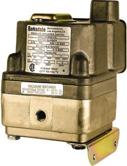 Barksdale - 1.5 to 150 psi Adjustable Range, 300 Max psi, Differential Pressure Switch - 1/8 NPT Female, 18in Free Leads, 2 x SPDT Contact, 300SS Wetted Parts, 0.5% Repeatability - Makers Industrial Supply