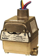 Barksdale - 0.5 to 80 psi Adjustable Range, 160 Max psi, Differential Pressure Switch - 1/8 NPT Female, 18in Free Leads, SPDT Contact, 300SS Wetted Parts, 0.5% Repeatability - Makers Industrial Supply