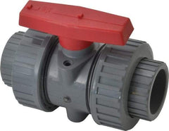 Simtech - 1-1/2" Pipe, Full Port, CPVC True Union Design Ball Valve - Inline - Two Way Flow, FNPT x FNPT (with Socket Adapter) Ends, Tee Handle, 232 WOG - Makers Industrial Supply