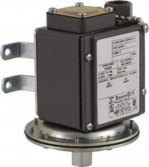 Square D - 4, 13 and 4X NEMA Rated, SPDT, 0.2 to 10 psi, Vacuum Switch Pressure and Level Switch - Adjustable Pressure, 120 VAC, 125 VDC, 240 VAC, 250 VDC, Screw Terminal - Makers Industrial Supply