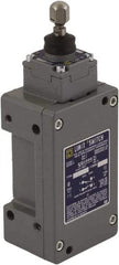 Square D - SPDT, NC/NO, 600 Volt, Screw Terminal, Plunger Actuator, General Purpose Limit Switch - 1, 2, 4, 6, 12, 13, 6P NEMA Rating, IP67 IPR Rating - Makers Industrial Supply