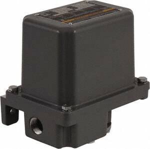 Square D - 1, 7, 9 and 3R NEMA Rated, 20 to 40 psi, Electromechanical Pressure and Level Switch - Adjustable Pressure, 575 VAC, L1-T1, L2-T2 Terminal, For Use with Square D Pumptrol - Makers Industrial Supply