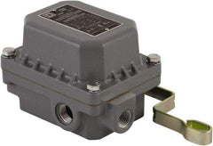 Square D - 4 NEMA Rated, DPST, Float Switch Pressure and Level Switch - 575 VAC, Line-Load-Load-Line Terminal - Makers Industrial Supply