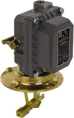 Square D - 4 NEMA Rated, DPST, Float Switch Pressure and Level Switch - 575 VAC, Line-Load-Load-Line Terminal - Makers Industrial Supply