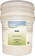 Rochester Midland Corporation - 5 Gal Pressure Washing Cleaner/Degreaser - Pail, Alkaline Formula - Makers Industrial Supply