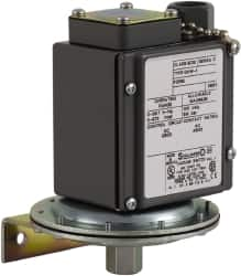 Square D - 4, 13 and 4X NEMA Rated, SPDT, 0.2 to 10 psi, Vacuum Switch Pressure and Level Switch - Adjustable Pressure, 120 VAC, 125 VDC, 240 VAC, 250 VDC, Screw Terminal - Makers Industrial Supply