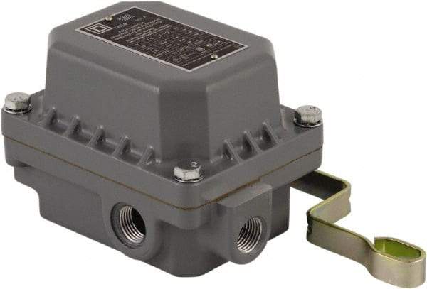 Square D - 7 and 9 NEMA Rated, DPST, Float Switch Pressure and Level Switch - 575 VAC, Line-Load-Load-Line Terminal - Makers Industrial Supply