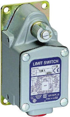 Square D - SPDT, 600 VAC, Screw Terminal, Rotary Head Actuator, General Purpose Limit Switch - 1, 2, 4, 12, 13 NEMA Rating, IP67 IPR Rating - Makers Industrial Supply