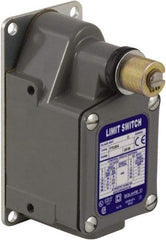 Square D - SPDT, NC/NO, 600 Volt, Screw Terminal, Rotary Head Actuator, General Purpose Limit Switch - 1, 2, 4, 12, 13 NEMA Rating, IP67 IPR Rating - Makers Industrial Supply